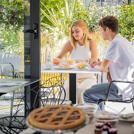 Priori Secret Garden فندق